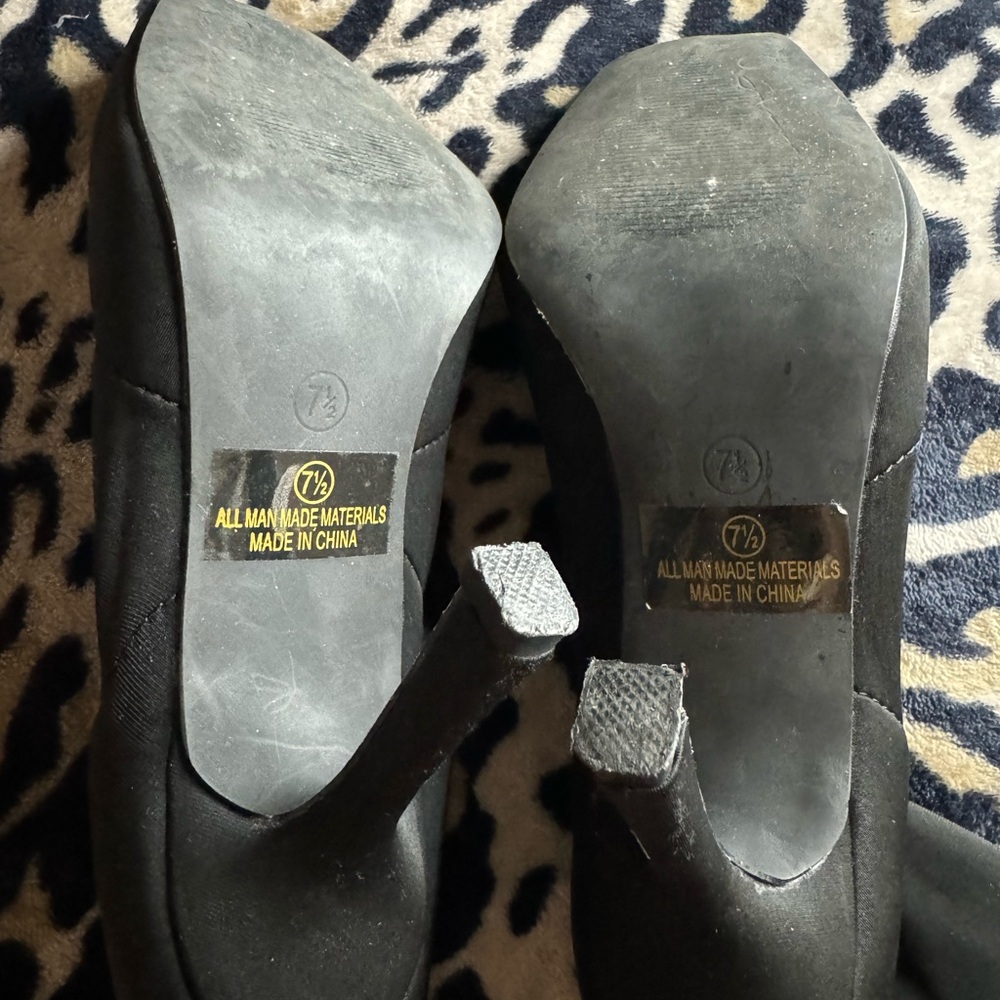 Ankle heeled boots